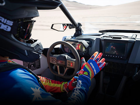 /images/slider/RZR PRO XP Slider/connect-and-command-2020-xxs.jpg
